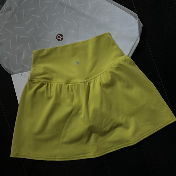 LULULEMON ALIGN HR SKIRT IN SERPENTINE YELLOW SZ 4 NWT - Picture 3 of 6